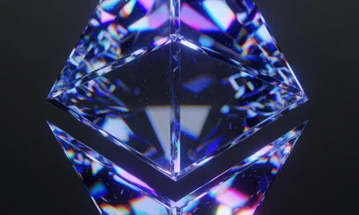 Leuchtender Ethereum-Kristall in Blau und Violett als Krypto-Zahlungssymbol